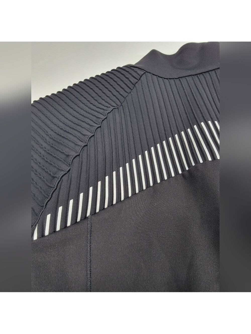 Lululemon Chill Going Strong Jacket Women's 8 Black Athletic Running Full Zip - Picture 7 of 12